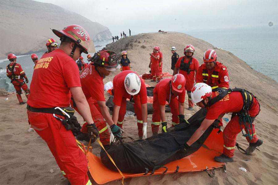 Peruvian bus Slips over 'devil's' cliff - Accident Site